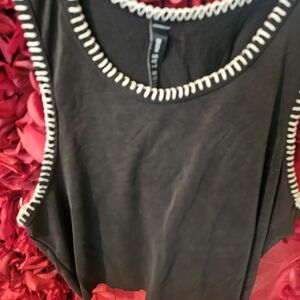 Design Lab Black Sleeveless Crop Top with White Trim Size Small